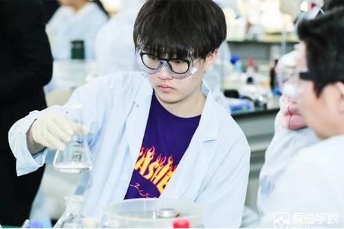 ����ѧУ��У��Ҫ�ص�ע����Щ�ط���