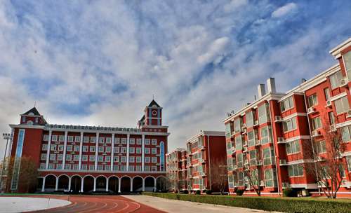 �Ϻ�����ѧУ���Ϳγ̶�����Щ?��С������ѧ�����ѡ��?