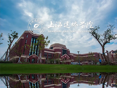 �Ϻ����ʸ���ѧУ���ո���ʲô��ͬ��